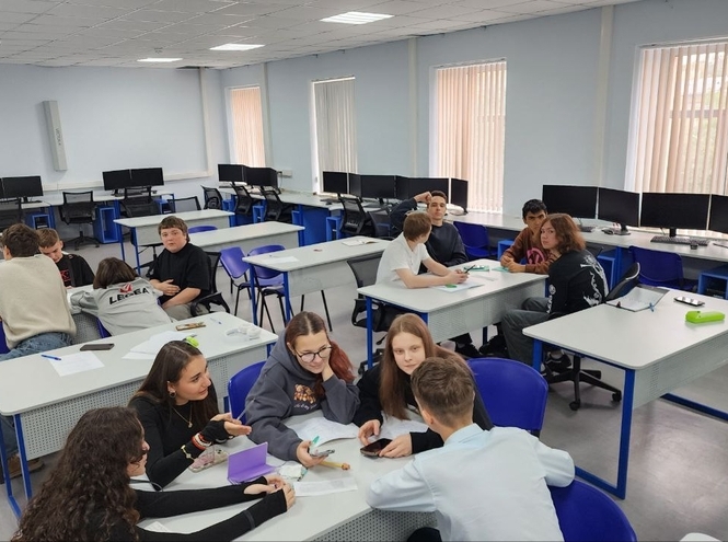 Петербургские школьники начали учиться по программе «Цифровой куратор» в СПбГУТ