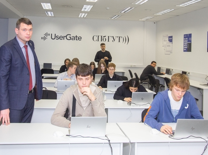 В СПбГУТ дали «ИТ-старт» петербургским школьникам
