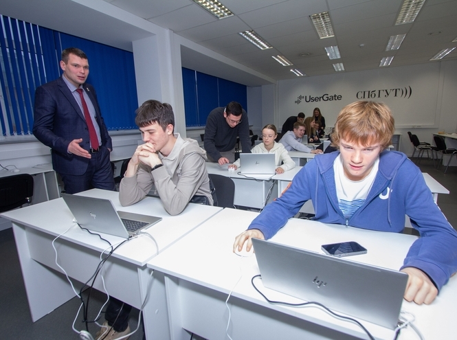 В СПбГУТ дали «ИТ-старт» петербургским школьникам