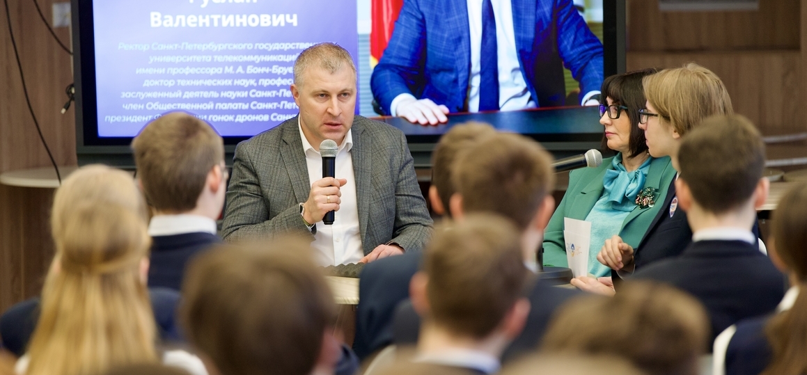 От боевых роботов до виртуальной экспедиции: в ИТШ № 777 прошел «День СПбГУТ»