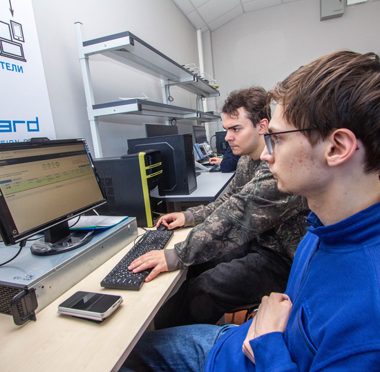 В рамках ШБМ прошли первые занятия в лаборатории Elecard