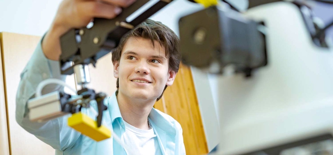 «Газпром нефть» примет на практику более тысячи студентов