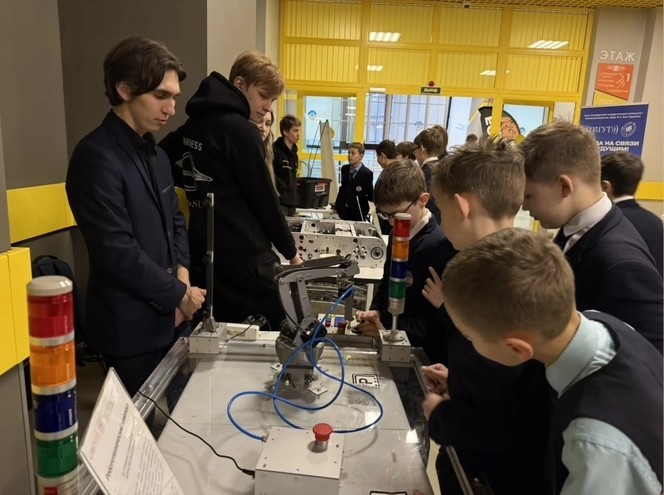 От боевых роботов до виртуальной экспедиции: в ИТШ № 777 прошел «День СПбГУТ»