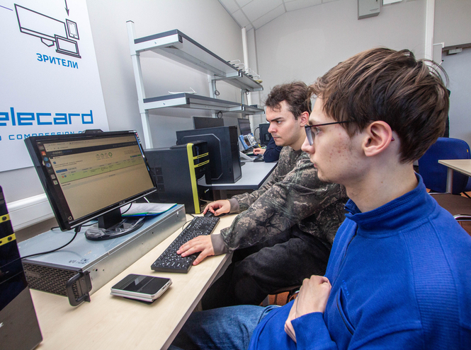 В рамках ШБМ прошли первые занятия в лаборатории Elecard