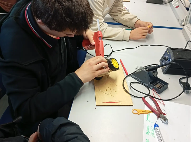 От Python до FPV-дронов: завершилась первая смена Инженерного лагеря «Бонч Смена»