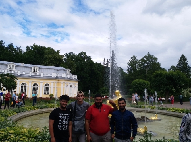 Слушатели подготовительного отделения для иностранных граждан посетили Петергоф