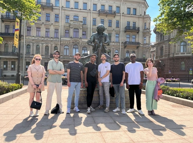 Иностранные слушатели подготовительного отделения отметили День города прогулкой по Санкт-Петербургу