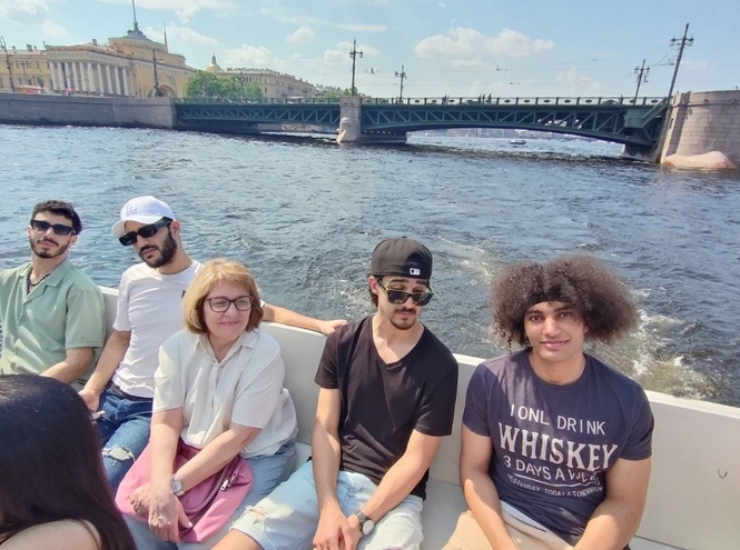 Иностранные слушатели подготовительного отделения отметили День города прогулкой по Санкт-Петербургу