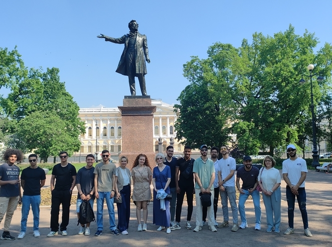 Иностранные студенты поучаствовали в мероприятиях ко Дню рождения А. С. Пушкина