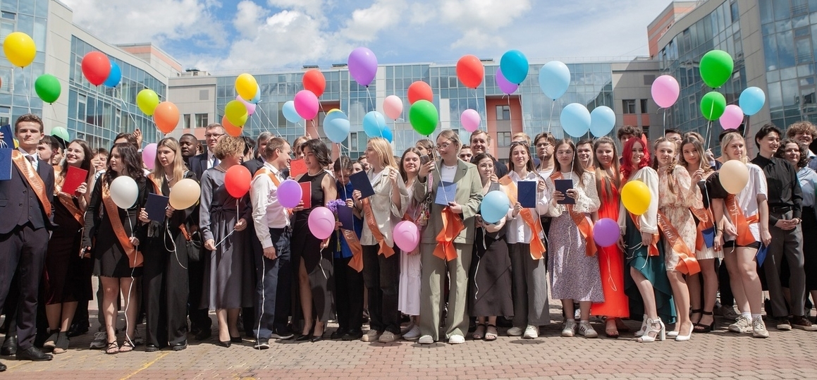 Виват, выпускники! В СПбГУТ состоялись церемонии вручения дипломов