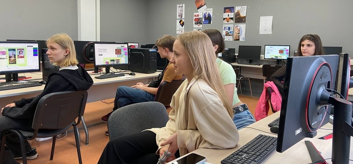 Летняя IT-школа СПбГУТ провела серию образовательных встреч со школьниками
