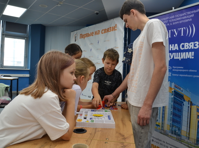 В СПбГУТ прошли инженерные игры для школьников