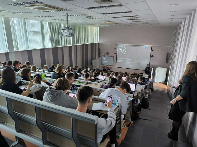 Представители Банка ВТБ (ПАО) провели лекцию для студентов факультета СТЭД