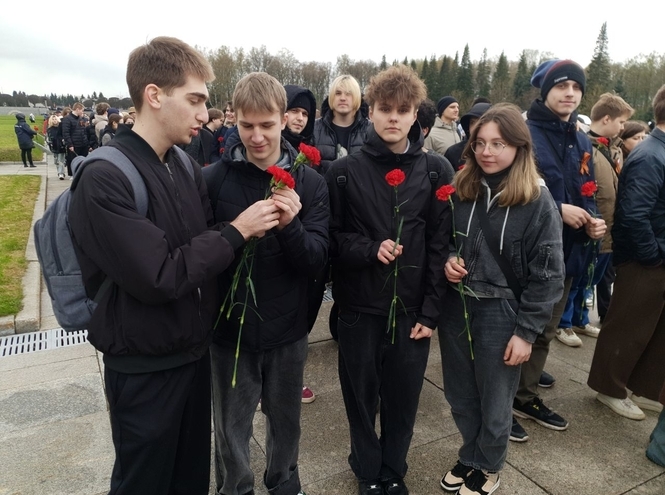 Студенты СПбГУТ и СПбКТ — участники акции «Памяти павших будьте достойны»