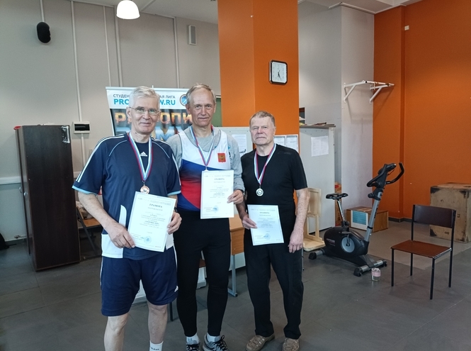 Спартакиада работников продолжилась соревнованиями по гребле на тренажёрах