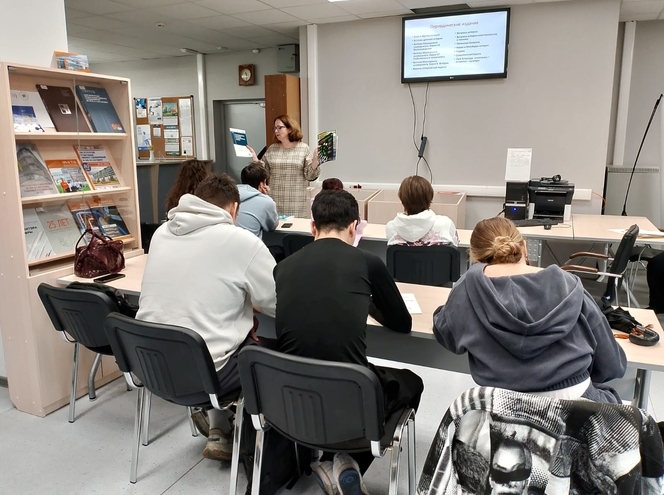 В НТБ СПбГУТ провели занятие для студентов