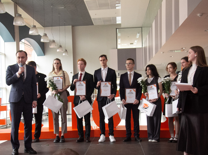 В СПбГУТ наградили лучших выпускников 2025 года