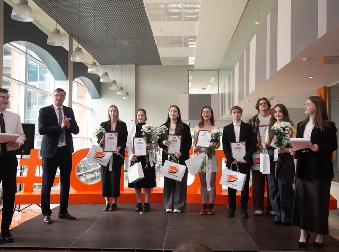 В СПбГУТ наградили лучших выпускников 2025 года