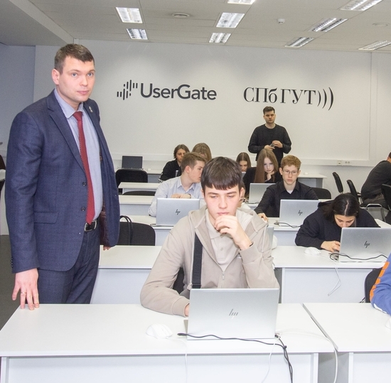 В СПбГУТ дали «ИТ-старт» петербургским школьникам