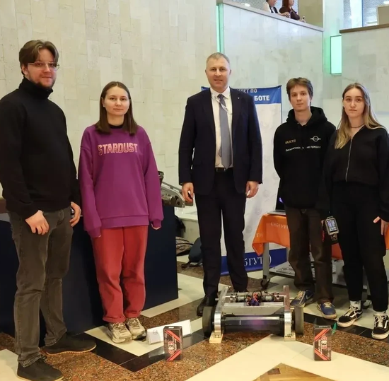 Студенты СПбГУТ представили трех боевых роботов на конференции в Петербурге