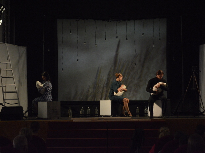 В актовом зале СПбГУТ показали спектакль «Будем жить!»