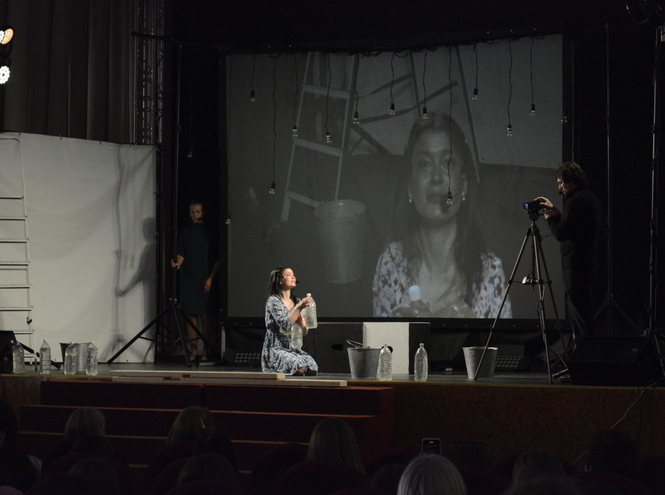 В актовом зале СПбГУТ показали спектакль «Будем жить!»