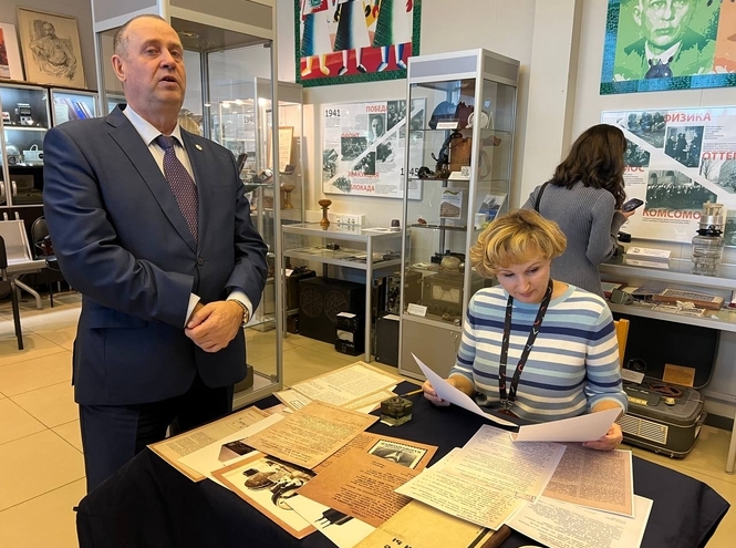 В СПбГУТ открылась выставка о поколениях университета