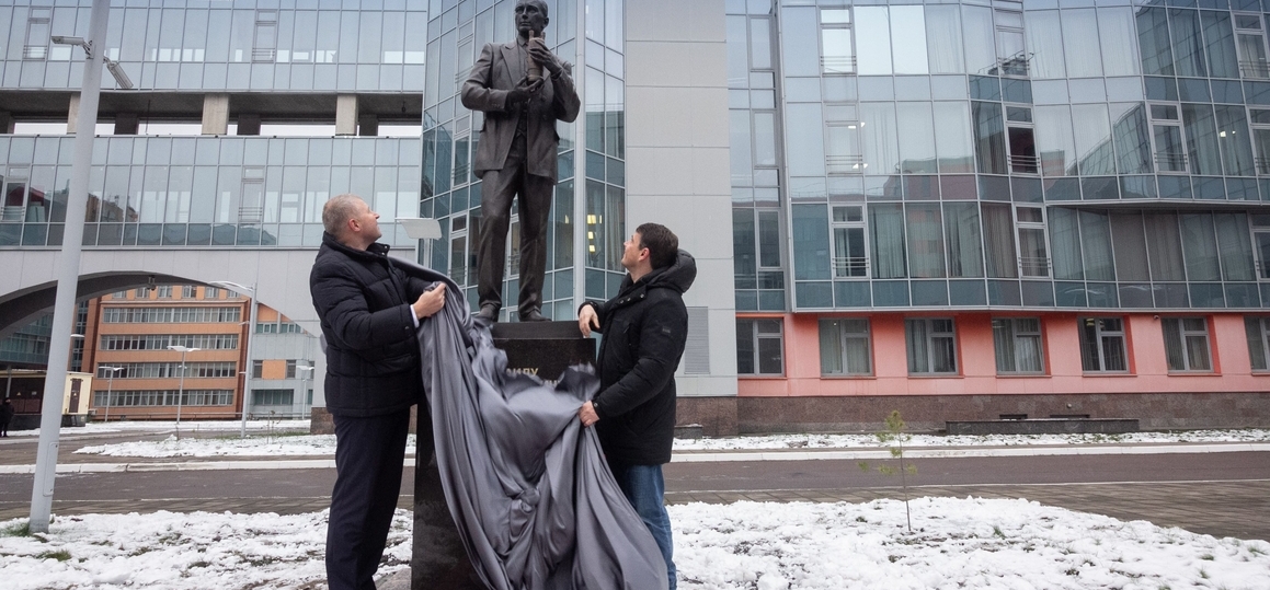 В СПбГУТ открыли памятник М. А. Бонч-Бруевичу