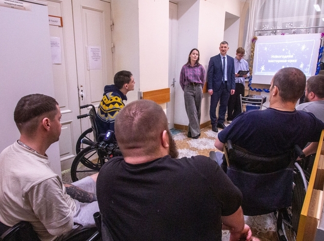 Специалисты и студенты СПбГУТ посетили ветеранов СВО в госпитале