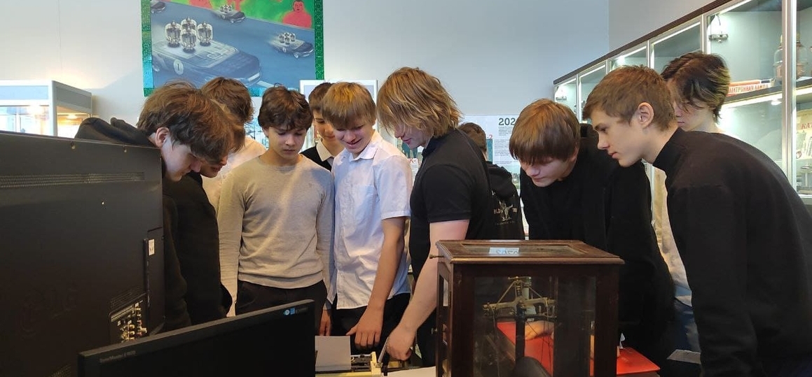 Школьники Санкт-Петербурга познакомились с миром телекоммуникаций в СПбГУТ