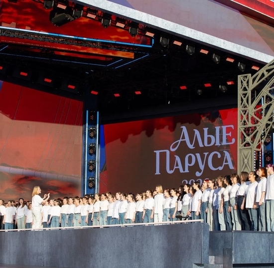 «Cantares» выступил на празднике «Алые паруса 2026»