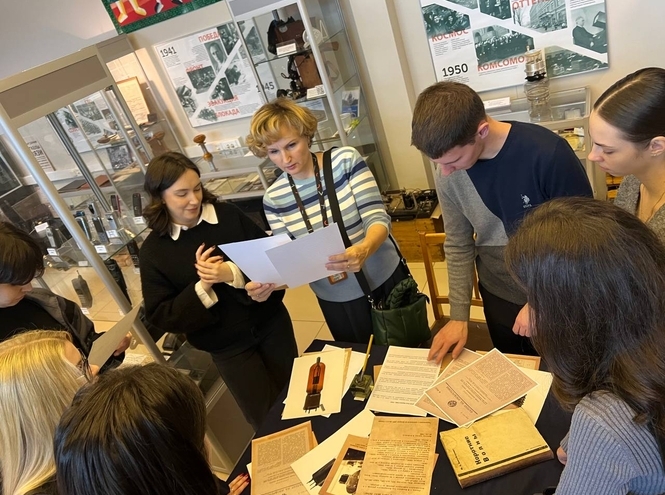 В СПбГУТ открылась выставка о поколениях университета