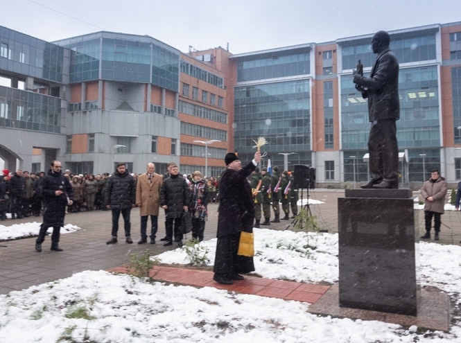В СПбГУТ открыли памятник М. А. Бонч-Бруевичу