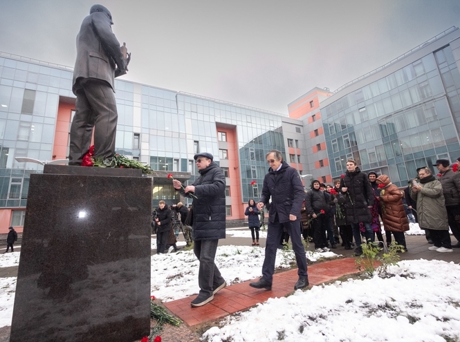 В СПбГУТ открыли памятник М. А. Бонч-Бруевичу