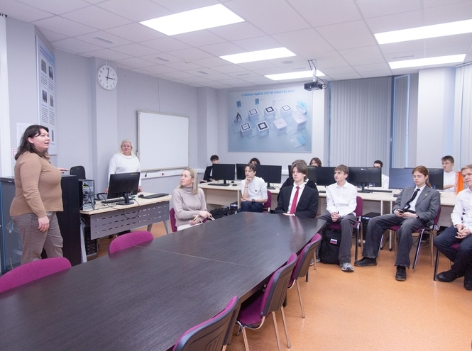 В СПбГУТ выдали свидетельства о первой профессии — школьники стали «Цифровыми кураторами»