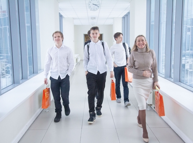 В СПбГУТ выдали свидетельства о первой профессии — школьники стали «Цифровыми кураторами»