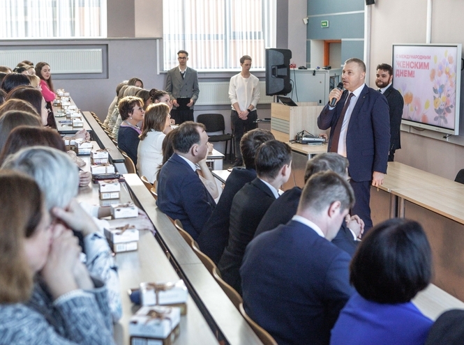 В СПбГУТ поздравили сотрудниц с 8 Марта и анонсировали масштабные перемены