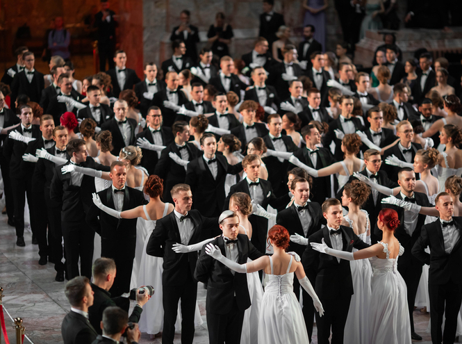 Да и нет не говорите… Вы поедете на бал?