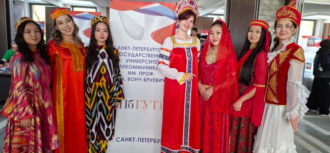 СПбГУТ в центре внимания на образовательной выставке в Бишкеке