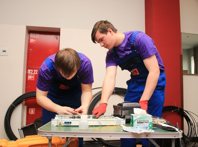 «Бончевцы» показали мастерство сварки ВОЛС на Night Telecom Forum