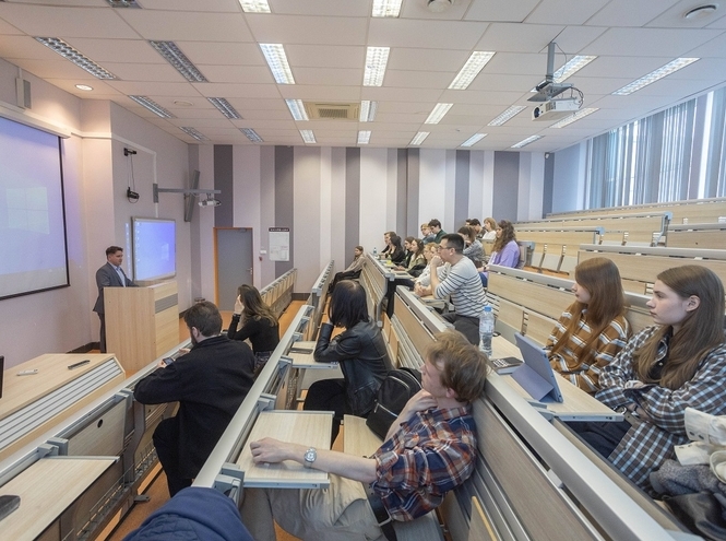 Из Парижа с любовью: итоги открытой лекции Петра Пунченко