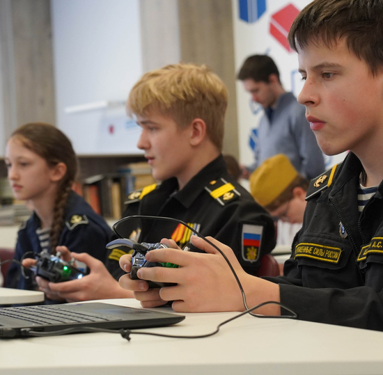 СПбГУТ провел для школьников мастер-класс по беспилотникам на «Зарнице 2.0»