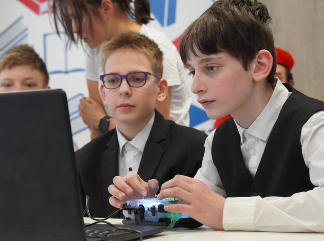 СПбГУТ провел для школьников мастер-класс по беспилотникам на «Зарнице 2.0»