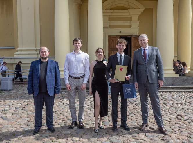 Лучших выпускников года поздравили в Санкт-Петербурге