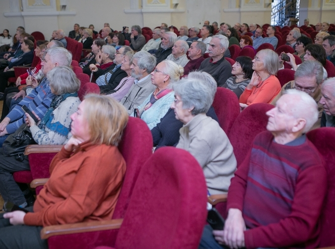 На Мойке, 61 прошла встреча выпускников ЛЭИС-СПбГУТ разных поколений