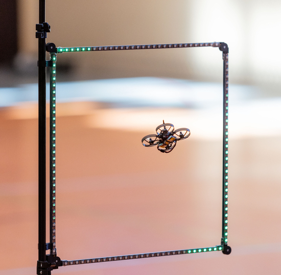 СПбГУТ поддержал первый Школьный кубок Московского района по гонкам дронов