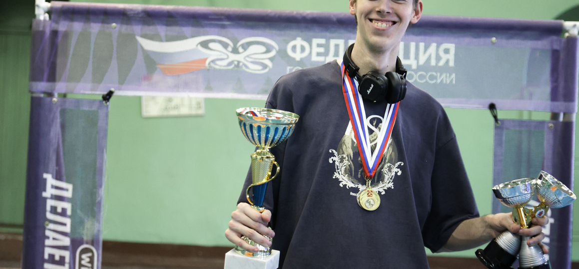 Студент СПбГУТ Матвей Садовников стал чемпионом Кубка Санкт-Петербурга по гонкам дронов