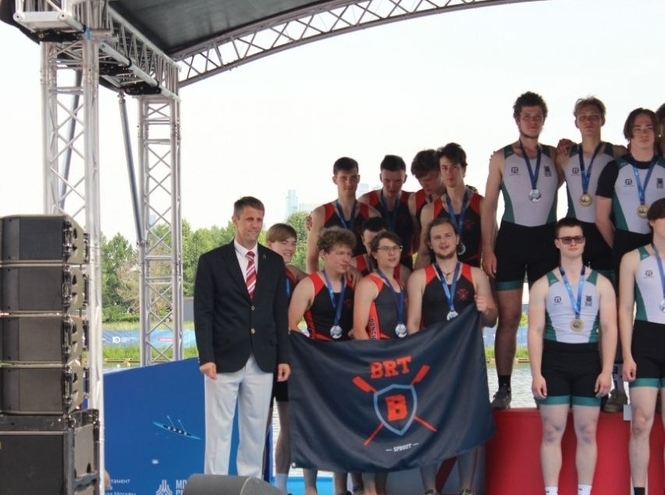 Команда по академической гребле «Bonch Rowing Team» привезла серебро из Москвы и золото из Петербурга