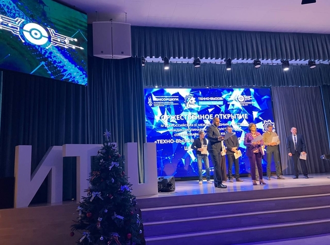 Преподаватели нашего факультета выступили экспертами на инженерных соревнованиях в ГБОУ «ИТШ № 777»