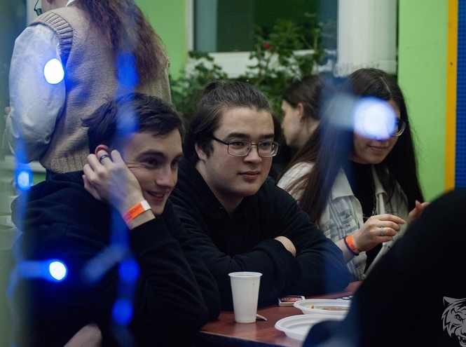 «Полосатый лёд» объединил студентов СПбГУТ на ночном катании